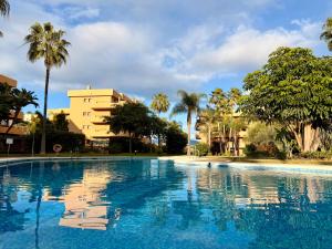 Swimmingpoolen hos eller tæt på Cozy Retreat near the sea