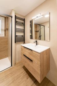 a bathroom with a sink and a mirror at Las casitas de mache - LAGOSSA in Cerler