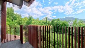 a fence with a view of the mountains at Las casitas de mache - LAGOSSA in Cerler