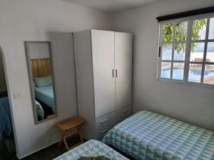 Postel nebo postele na pokoji v ubytování Casa Mango, con piscina y vistas al mar y volcán + 28 fotografií