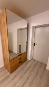 an empty room with a mirror and a door at Ferienwohnung im Ellertal in Bockelnhagen