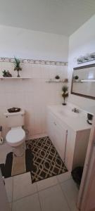 Ένα μπάνιο στο So-neez Upstairs apt +16 φωτογραφίες