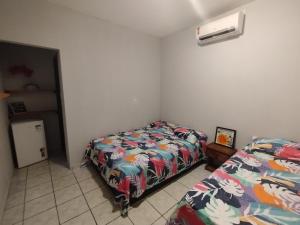 Ένα ή περισσότερα κρεβάτια σε δωμάτιο στο Chalé Estrela do mar