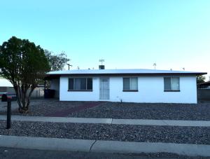 Bygningen som feriehuset ligger i + 5 billeder