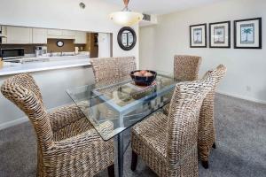 Η κουζίνα ή μικρή κουζίνα στο Island Echos 5M Gulf front condo