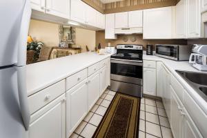 Η κουζίνα ή μικρή κουζίνα στο Island Echos 5M Gulf front condo +26 φωτογραφίες