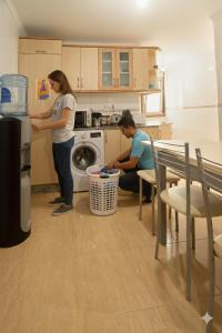 Кухня или мини-кухня в Apartamentos Camino Inglés
 +39 фотографий