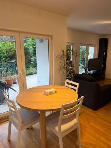 Un lugar para sentarse en Oase mit großer Terrasse Ihr gemütliches Zuhause im Grünen nähe Köln