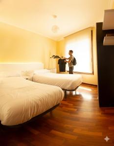 Кровать или кровати в номере Apartamentos Camino Inglés