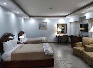 Micro Hotel Condo Suites tesisinde bir odada yatak veya yataklar
