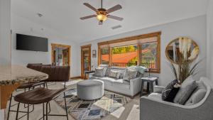 Et tv og/eller underholdning på Glenwood Canyon Resort