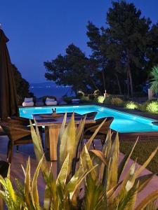 Bazén v ubytování Villa Musa with private pool nebo v jeho okolí