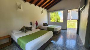 Un pat sau paturi într-o cameră la Hotel Parador del Gitano +60 fotografii