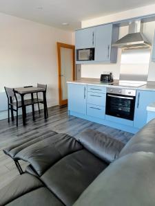 Η κουζίνα ή μικρή κουζίνα στο Modern 1 Bedroom Apt 7 near City Centre Parking