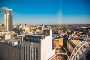 a view of a city from the top of a building at Bull Ring Apartment City Views Free Parking in Birmingham