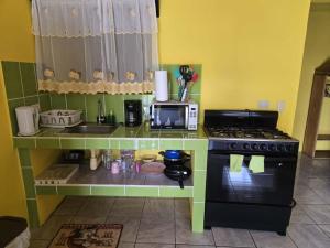 Nhà bếp/bếp nhỏ tại Rústicas Dani & Fam