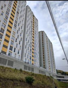 two large tall buildings in a city at Alojamiento Cómodo y Hermoso en apartamento 7 personas Carnavales in Pasto
