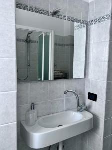 Ένα μπάνιο στο Mavin Apartments Cuneo +10 φωτογραφίες