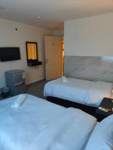 Ένα ή περισσότερα κρεβάτια σε δωμάτιο στο Kahraman Amman Hotel