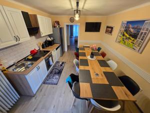 a kitchen with a long table and chairs in a kitchen at Haus Bellaflora Apartman in Haus im Ennstal