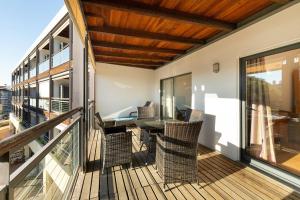a patio with a table and chairs on a balcony at Marina Park 1721 in Albardeira