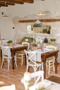 a restaurant with tables and chairs and a mirror at Hotel Antico Mulino in Scorzè