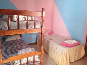 a bedroom with a bunk bed and a bunk bedouble at Pousada da Rita in Nova Friburgo