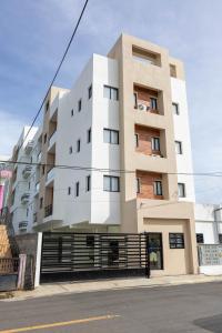 Το κτήριο όπου στεγάζεται  το ξενοδοχείο διαμερισμάτων