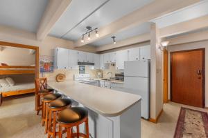 Køkken eller tekøkken på The Lodge at Lake Dillon 308