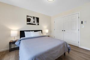 Ένα ή περισσότερα κρεβάτια σε δωμάτιο στο Elegant 2 Story Bloomfield 3 Kings 2 Queens