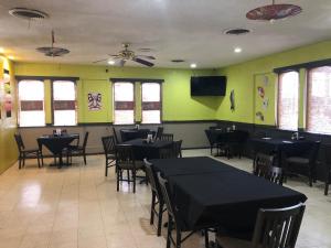 Μια τηλεόραση ή/και κέντρο ψυχαγωγίας στο American Inn by Hotel O Vernon US 287