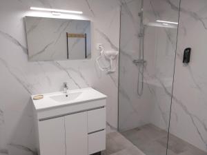 Et badeværelse på Apartamentos do Lameirinho + 47 billeder