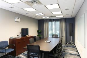 Οι επιχειρηματικές εγκαταστάσεις ή/και οι αίθουσες συνεδριάσεων στο Fairfield Inn & Suites by Marriott Milwaukee Airport +27 φωτογραφίες