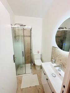 Phòng tắm tại Premium T2 centre ville, 15 min futuroscope