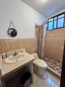 Koupelna v ubytování Casa sagrada familia