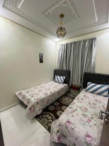 En eller flere senge i et værelse på Duplex al menzah