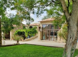 En have udenfor Historic Mansion In Provence Vineyards