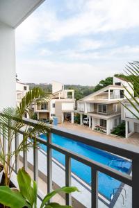 Πισίνα στο ή κοντά στο Cozy Assagao 1BHK Apartment with Pool, WiFi & Near Hotspots