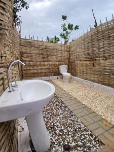 Ένα μπάνιο στο Lompoul Nature