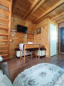 Μια τηλεόραση ή/και κέντρο ψυχαγωγίας στο Planinska kuca-Jovanovic!