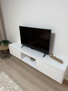 TV/trung tâm giải trí tại Compleks by Karlus