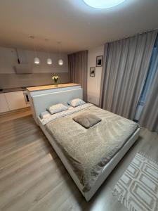 Giường trong phòng chung tại Compleks by Karlus