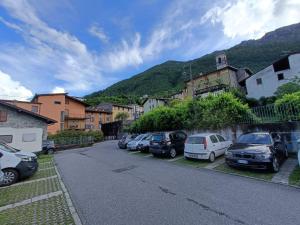 Nespecifikovaný výhled na hory nebo výhled na hory při pohledu z prázdninového domu