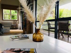 Billede fra billedgalleriet på Bay of Islands - Lemon Tree Cottage, Chic secluded epic sea views i Purerua