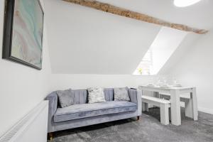 a living room with a couch and a table at 2 Bedrooms - New Street - Sleeps 4 in Worcester