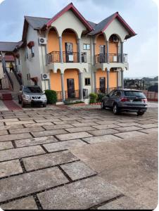 Budova, kde se apartmán nachází + 4 fotografie