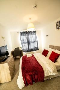 Кровать или кровати в номере Modern Ensuite Studio with Free Parking