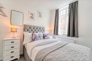 a bedroom with a large bed and a window at New Street - City Centre! in Worcester +19 photos