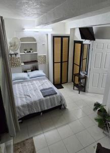 En eller flere senge i et værelse på Departamento Sra Cetina