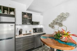 Nhà bếp/bếp nhỏ tại Portside Suite - CC-301A